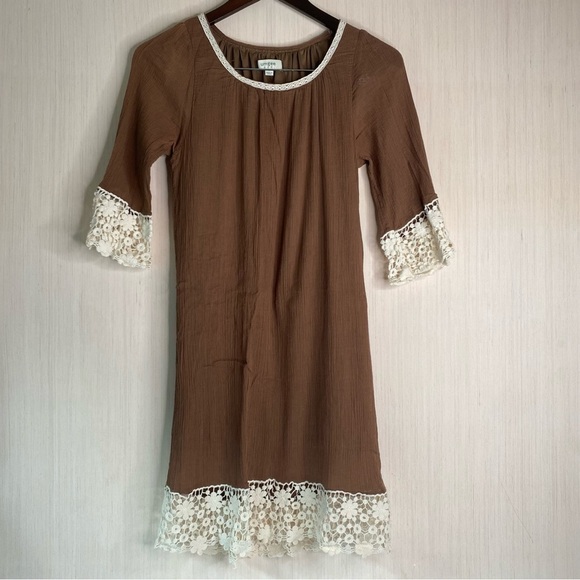 Umgee Dresses & Skirts - Umgee Women’s Brown Dress Ivory Crochet Trim Round Neck Boho Lined Size Small